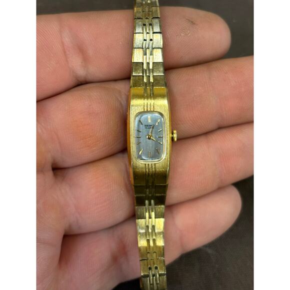 Vintage Seiko 1320-5629 Gold Tone Womens Watch!